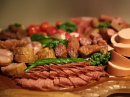 570-biocoop-thonon-charcuterie-bio-plateau-snacking-service.webp